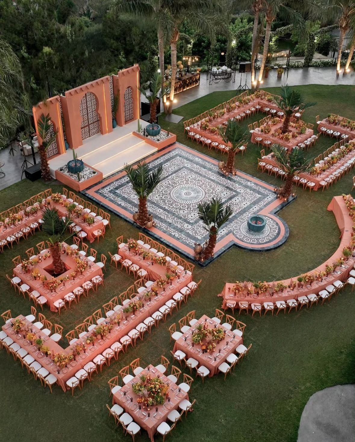 Unique Table Layouts for Modern Weddings